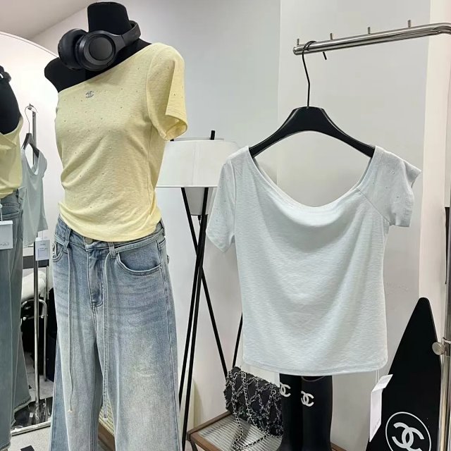 CHANEL tee: seller detail photo 2