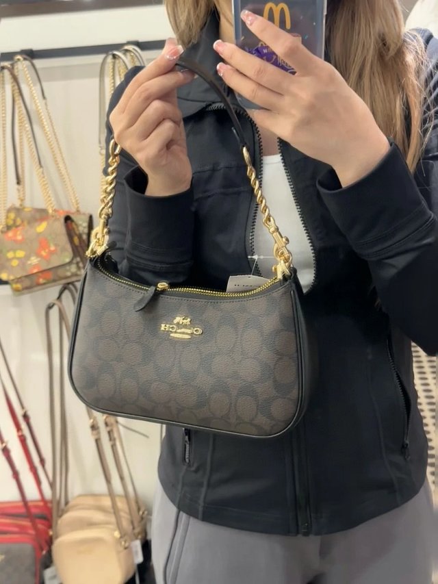 Coach Teri: seller detail photo 4