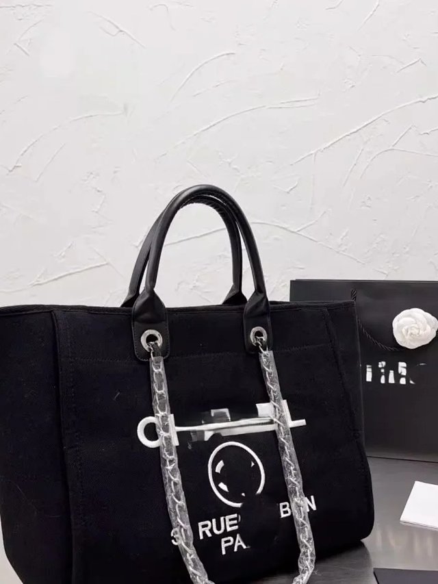 Chanel tote bag: seller detail photo 3