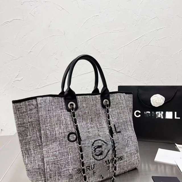 Chanel tote bag: seller detail photo 6