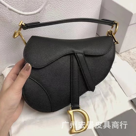 Physical item with LOGO frosted D-shaped palm pattern hand-held saddle bag, wide shoulder strap, canvas embroidery, single shoulder crossbody women's bag