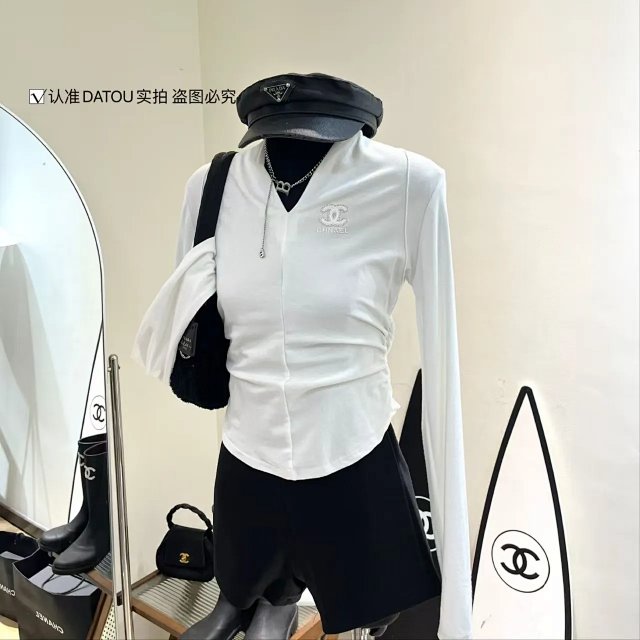 CHANEL long sleeves: seller detail photo 2