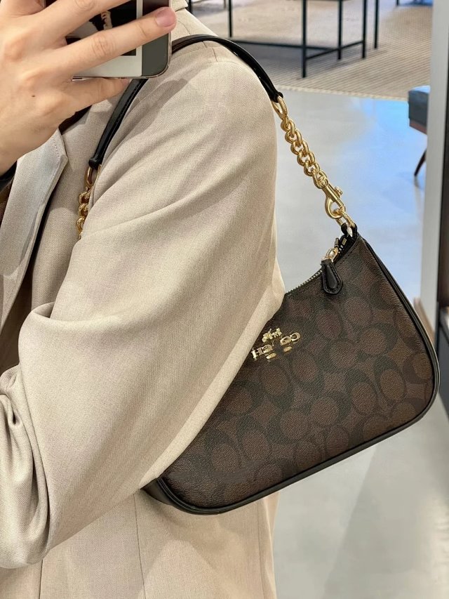 Coach Teri: seller detail photo 2