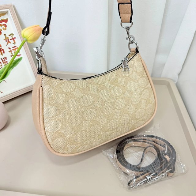 Coach bag: seller detail photo 13