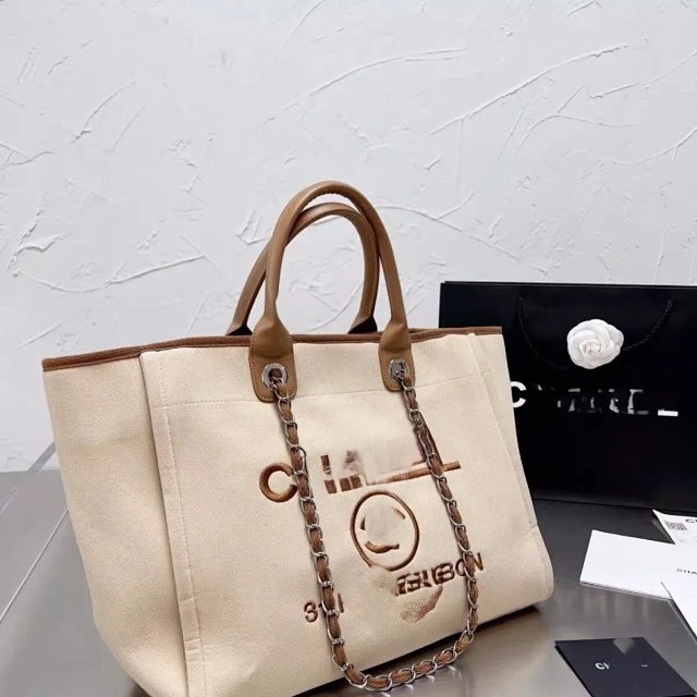 Chanel tote bag: seller detail photo 9