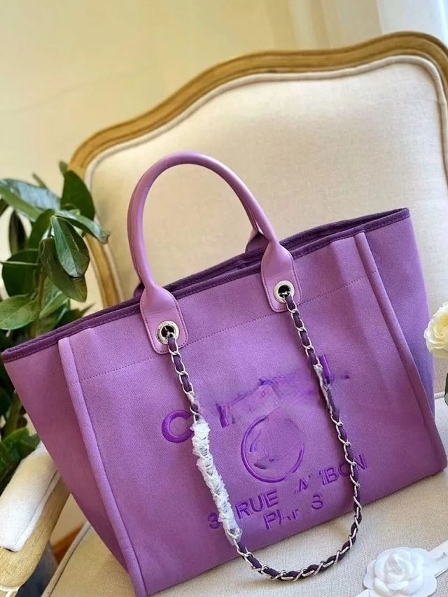 Chanel tote bag: seller detail photo 4