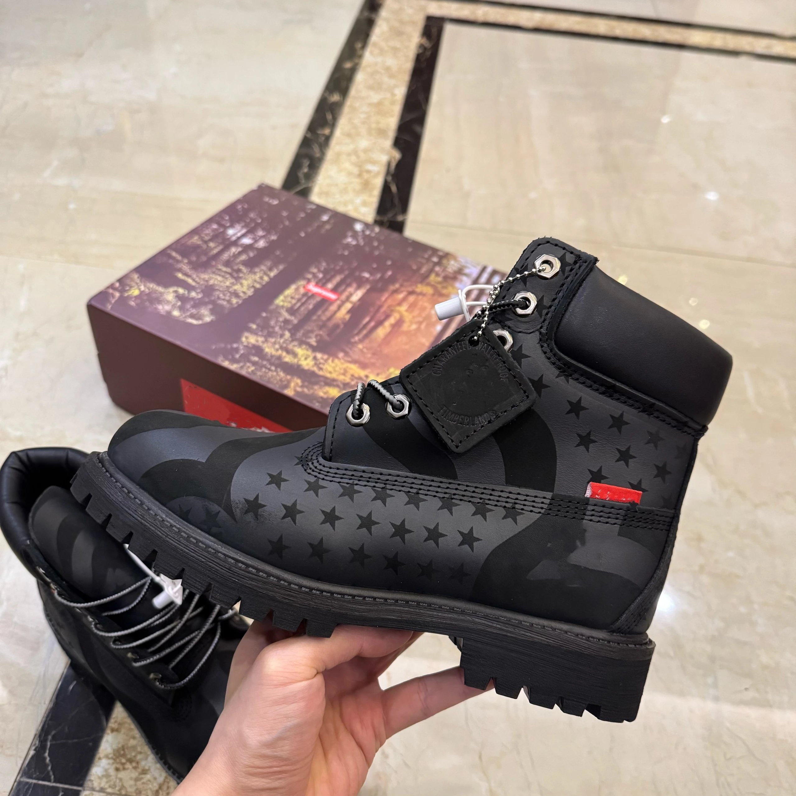 Big yellow boots that can't be kicked off, co branded Sup national flag letter printing embossed top layer cowhide, men's and women's outdoor Martin boots for couples