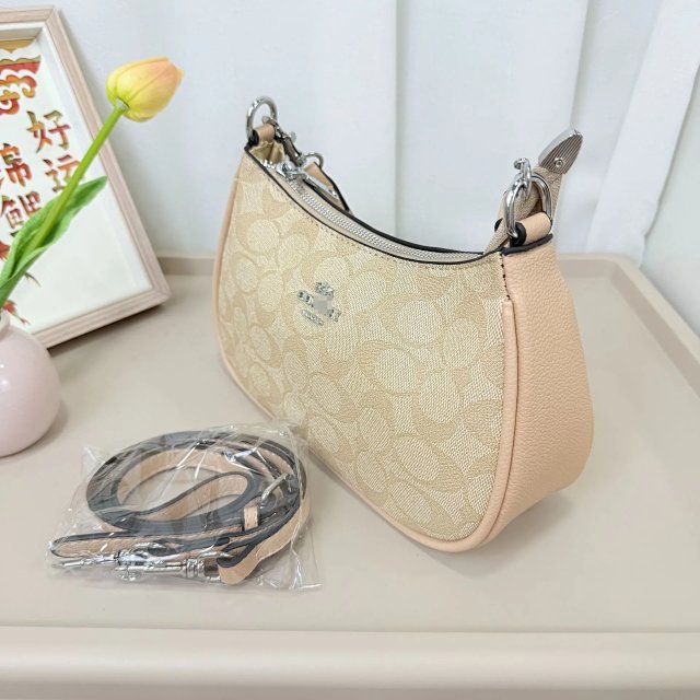 Coach bag: seller detail photo 3