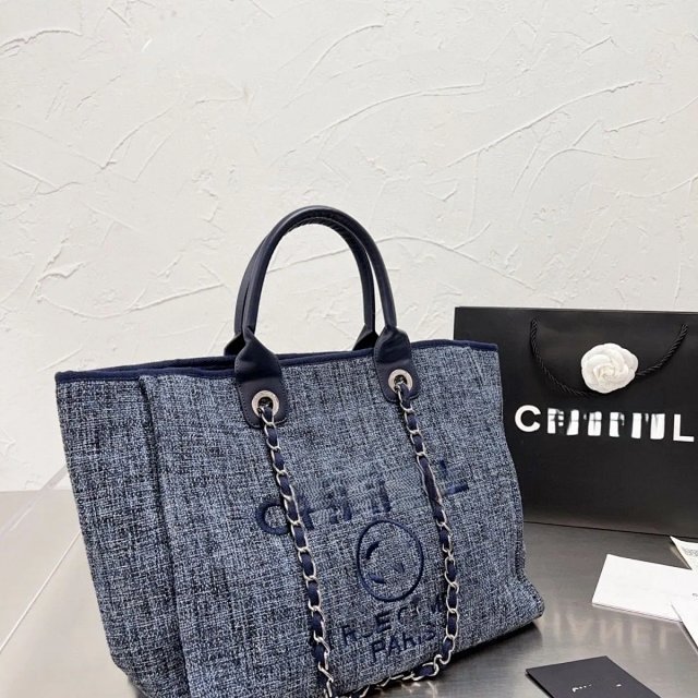 Chanel tote bag: seller detail photo 8
