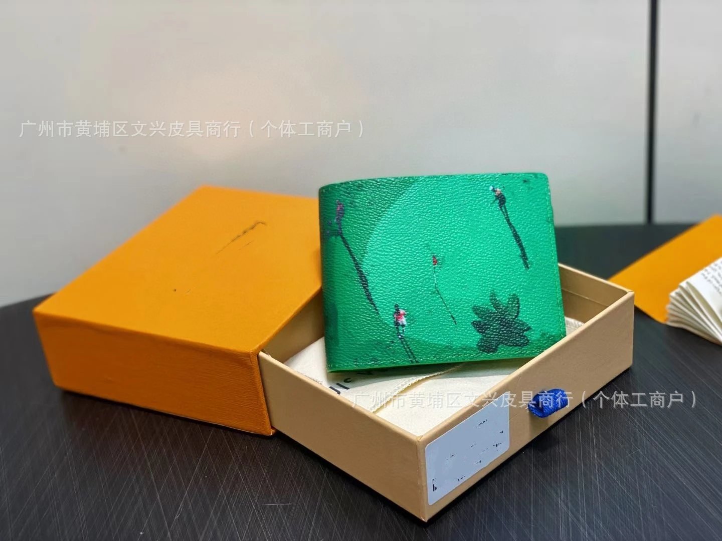 Short bi-fold wallet, contact customer service