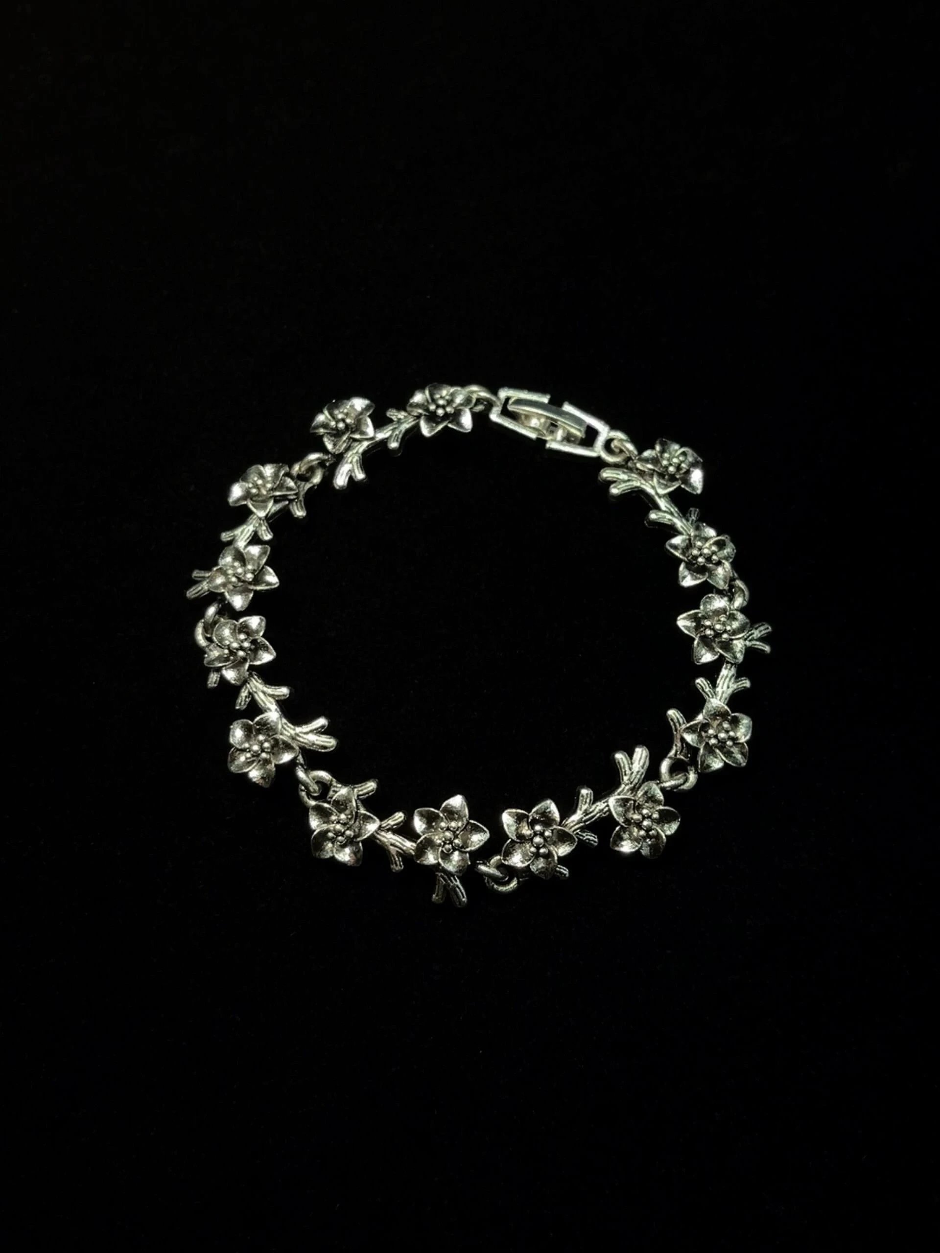 Design Floral Vine Silver Bracelet - 3