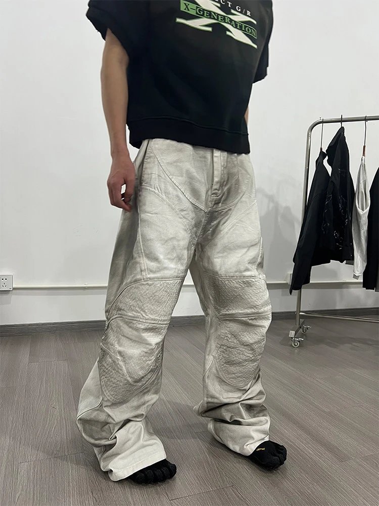 Viiexplore擦脏做旧白色机车盔甲拼接褶皱廓形阔腿休闲牛仔长裤男：findsindex.com