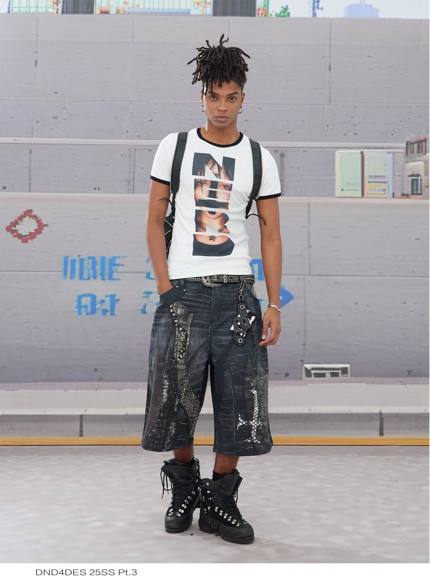 Design Distressed Crocodile-Print Denim Shorts Black - 16
