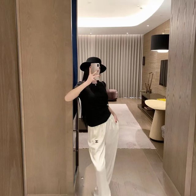 Chanel Suit: seller detail photo 7