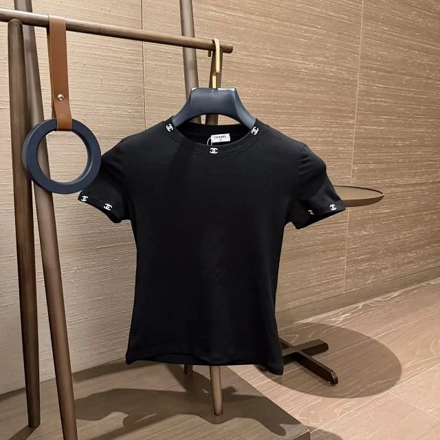 Chanel Suit: seller detail photo 6