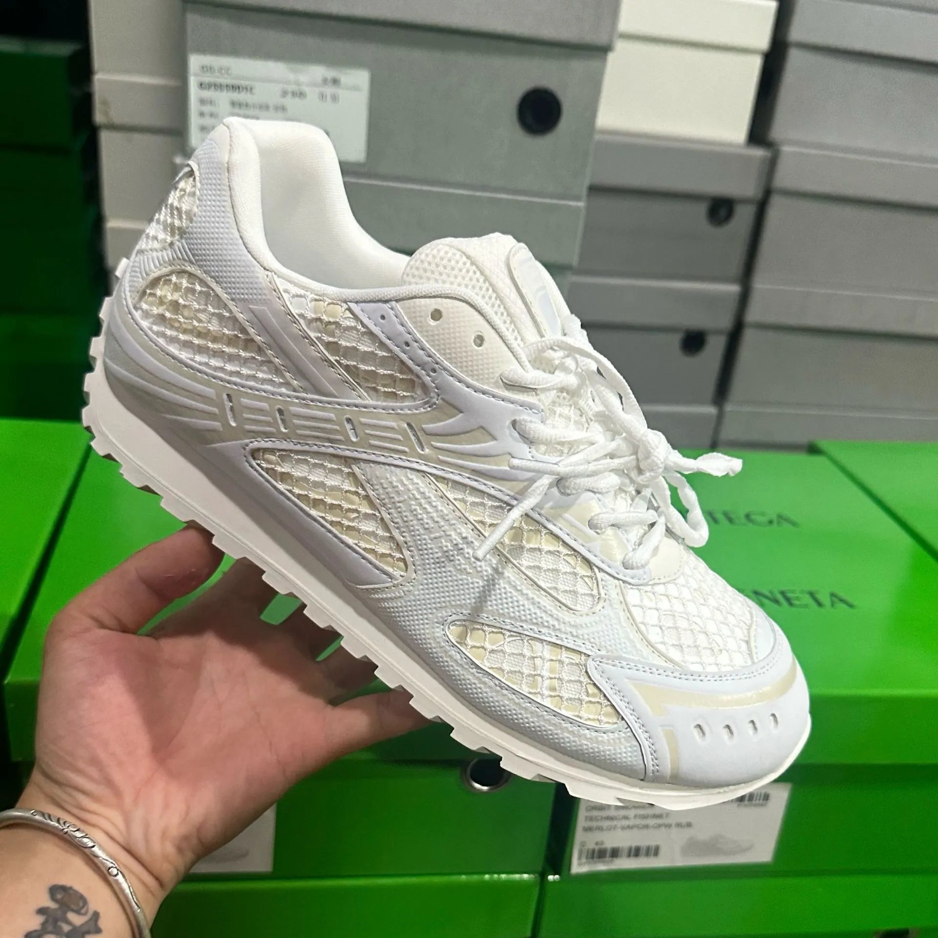 White/couple style/original label and box