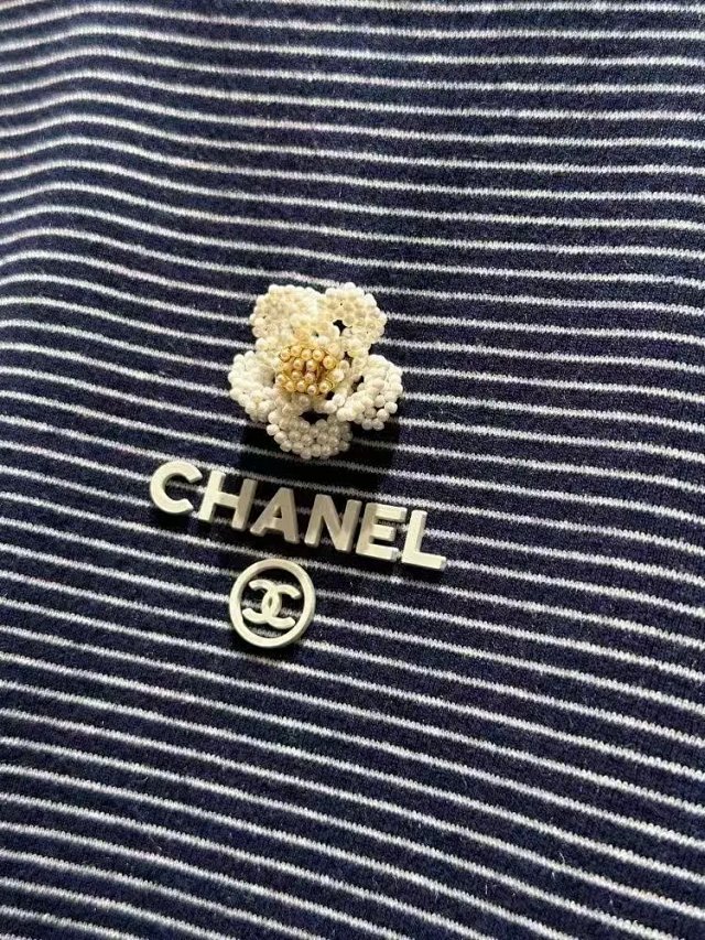 CHANEL tee: seller detail photo 6