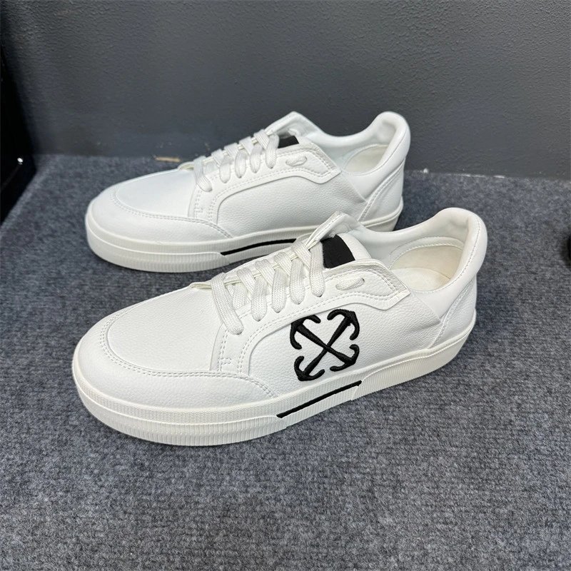 Design Canvas Sneakers with Interlocking Logo White / Black Sneakers - 10