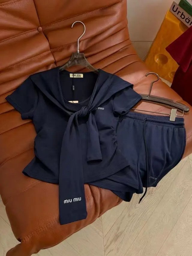 miumiu SET: seller detail photo 1