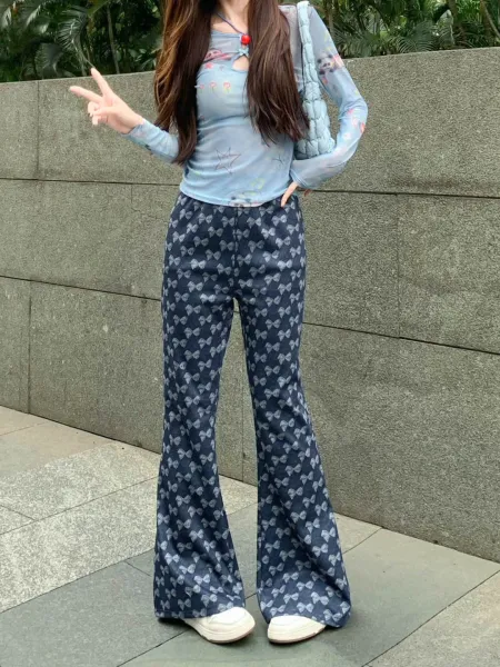 Design Bow Print Wide-Leg Pants in Dark Gray with Light Blue Top and Bag - 7