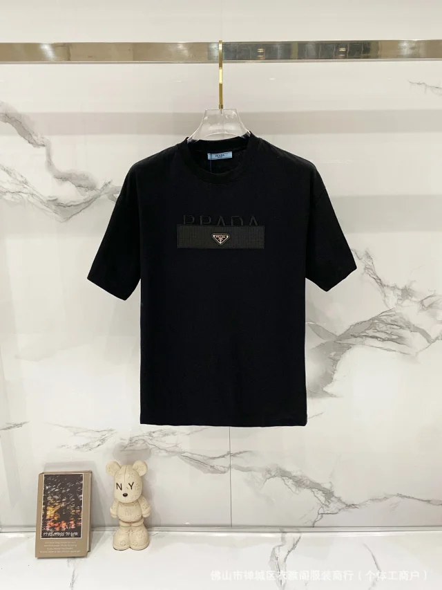 Prada T-Shirts Short-Sleeve Crewneck Logo T-Shirt product detail image 16