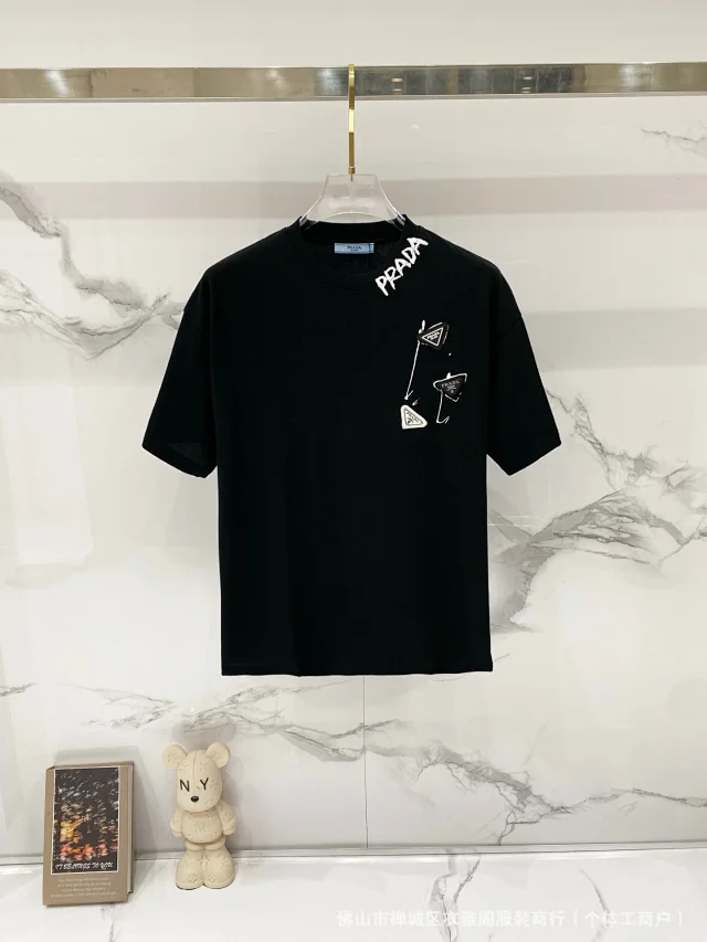 Prada T-Shirts Short-Sleeve Crewneck Logo T-Shirt product detail image 32