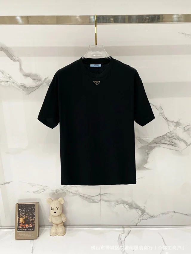 Prada T-Shirts Short-Sleeve Crewneck Logo T-Shirt product detail image 4
