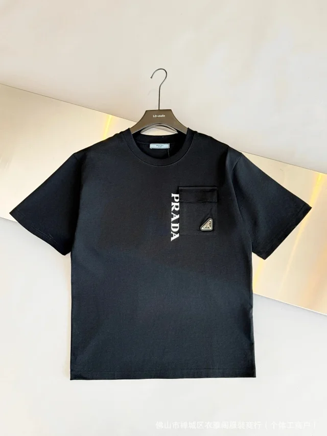 Prada T-Shirts Short-Sleeve Crewneck Logo T-Shirt product detail image 10