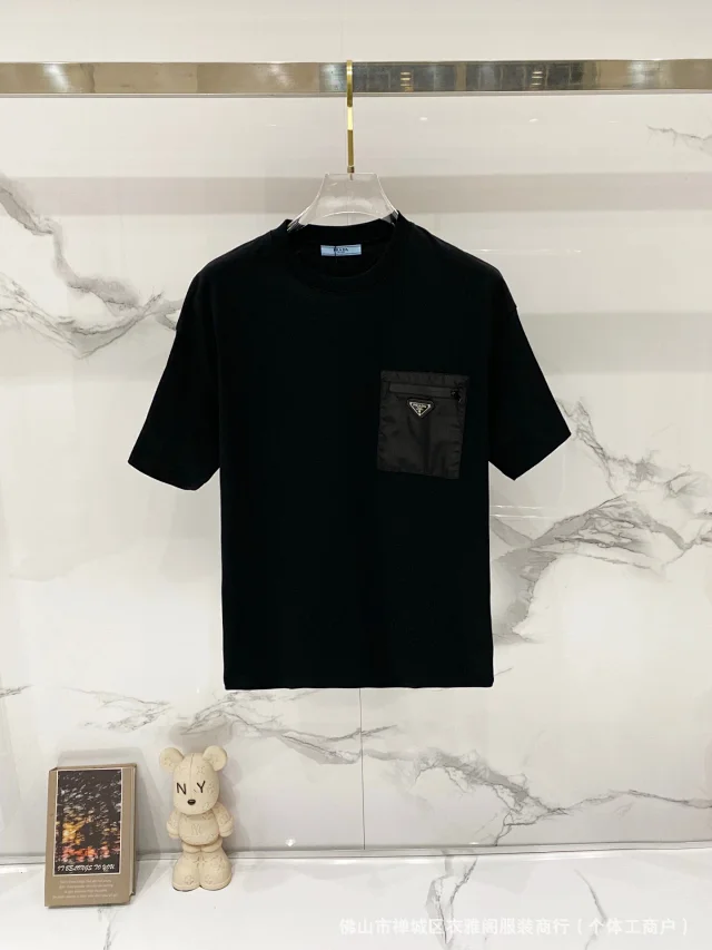 Prada T-Shirts Short-Sleeve Crewneck Logo T-Shirt product detail image 18