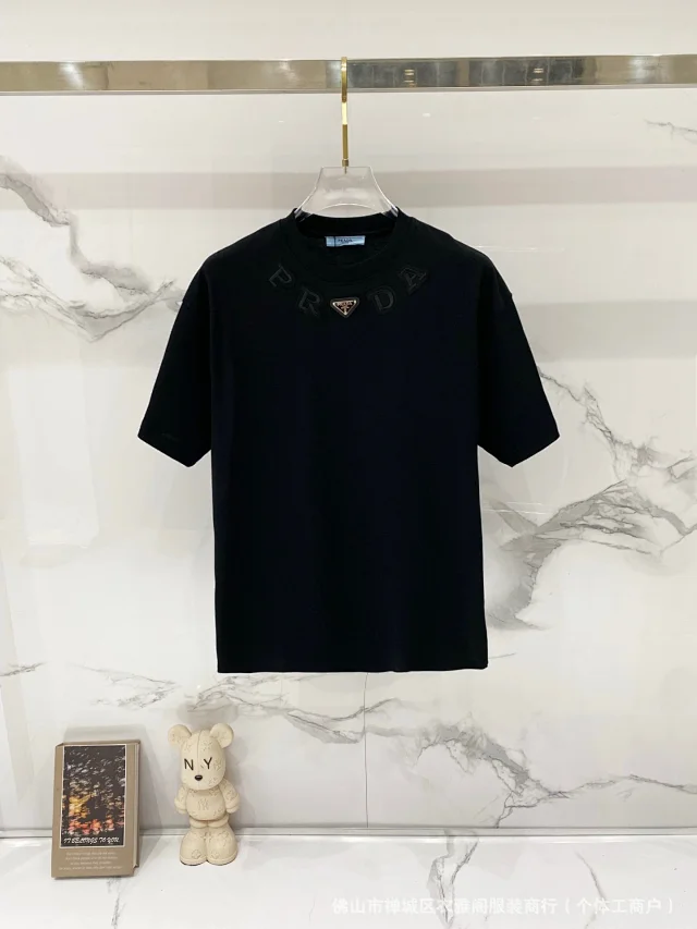 Prada T-Shirts Short-Sleeve Crewneck Logo T-Shirt product detail image 34