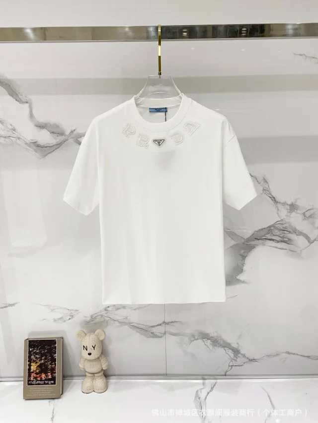Prada T-Shirts Short-Sleeve Crewneck Logo T-Shirt product detail image 35
