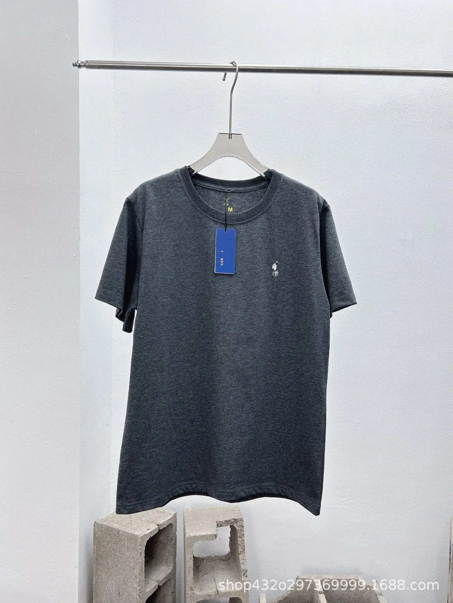 Design Minimalist Navy T-Shirt with Embroidered Logo - 7