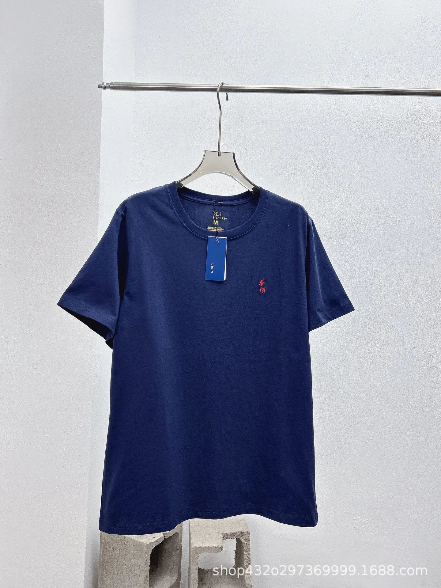 Design Minimalist Navy T-Shirt with Embroidered Logo - 9