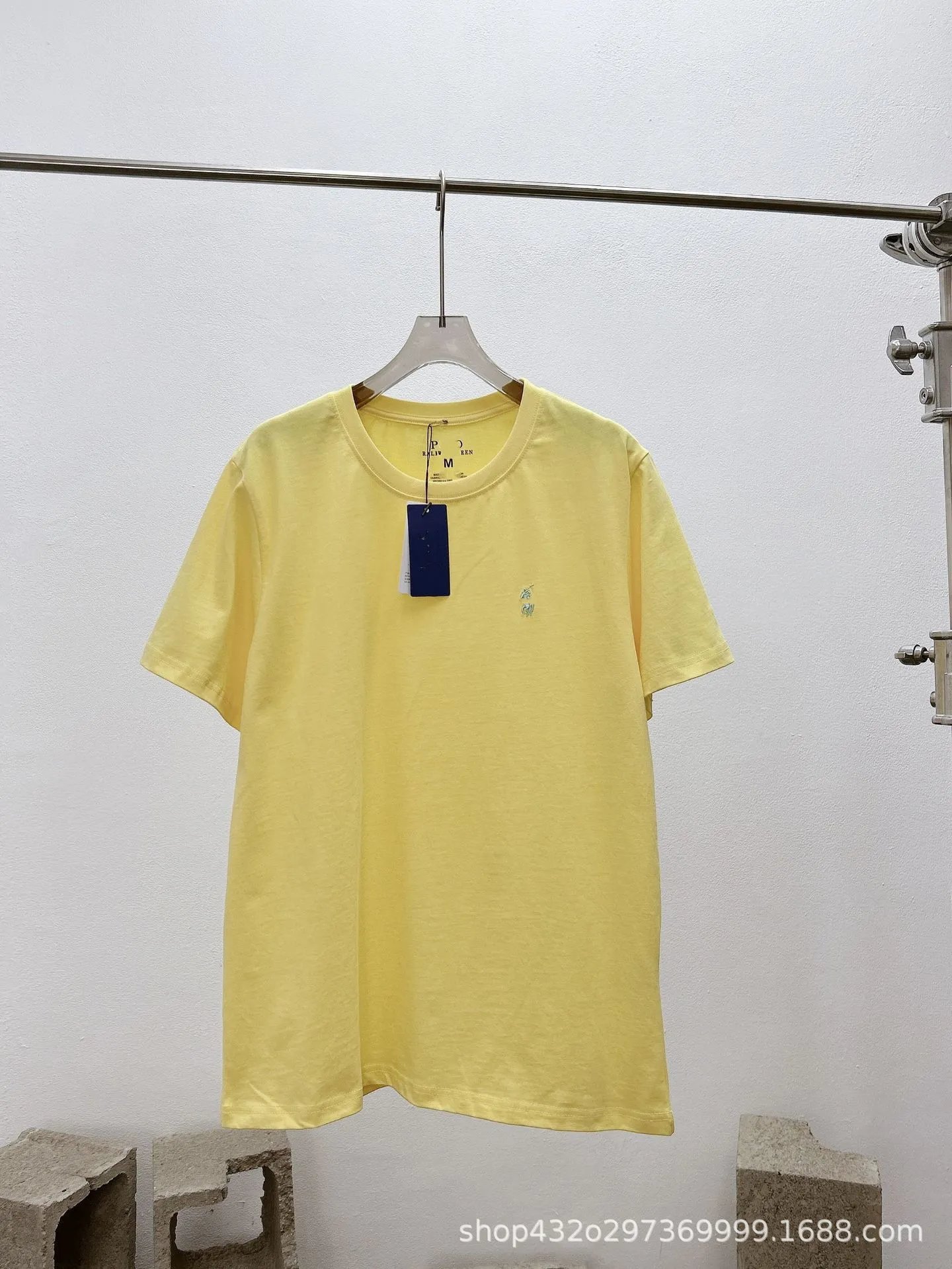 Design Minimalist Navy T-Shirt with Embroidered Logo - 10