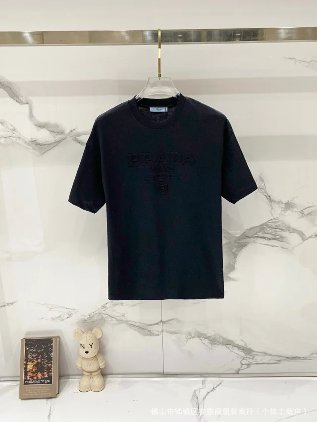 Prada T-Shirts Short-Sleeve Crewneck Logo T-Shirt product detail image 2