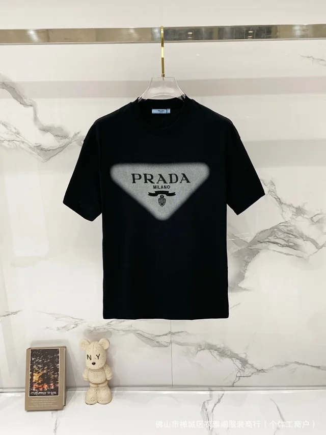 Prada T-Shirts Short-Sleeve Crewneck Logo T-Shirt product detail image 30