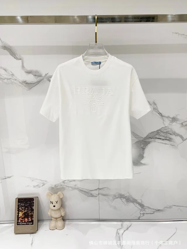 Prada T-Shirts Short-Sleeve Crewneck Logo T-Shirt product detail image 3