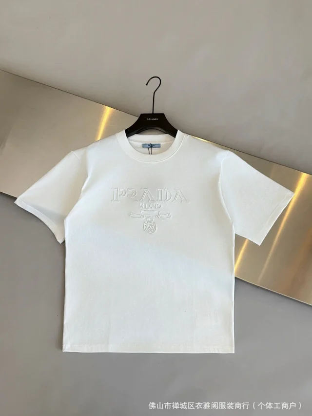 Prada T-Shirts Short-Sleeve Crewneck Logo T-Shirt product detail image 13