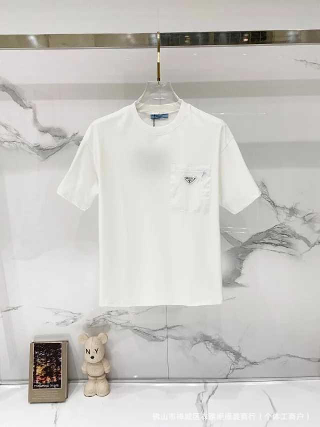 Prada T-Shirts Short-Sleeve Crewneck Logo T-Shirt product detail image 19