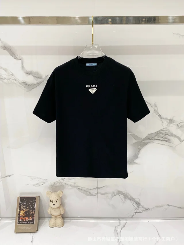Prada T-Shirts Short-Sleeve Crewneck Logo T-Shirt product detail image 20