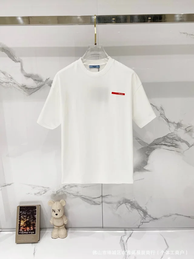 Prada T-Shirts Short-Sleeve Crewneck Logo T-Shirt product detail image 27