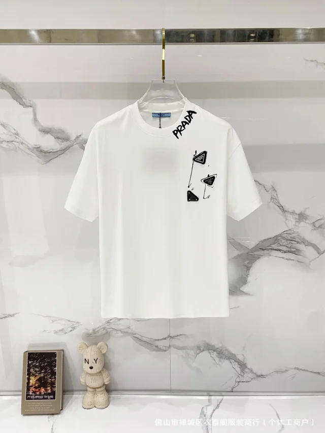 Prada T-Shirts Short-Sleeve Crewneck Logo T-Shirt product detail image 33
