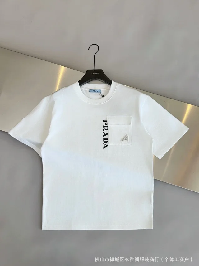 Prada T-Shirts Short-Sleeve Crewneck Logo T-Shirt product detail image 11