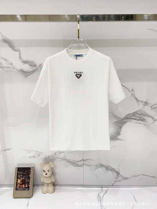 Prada T-Shirts Short-Sleeve Crewneck Logo T-Shirt product detail image 21