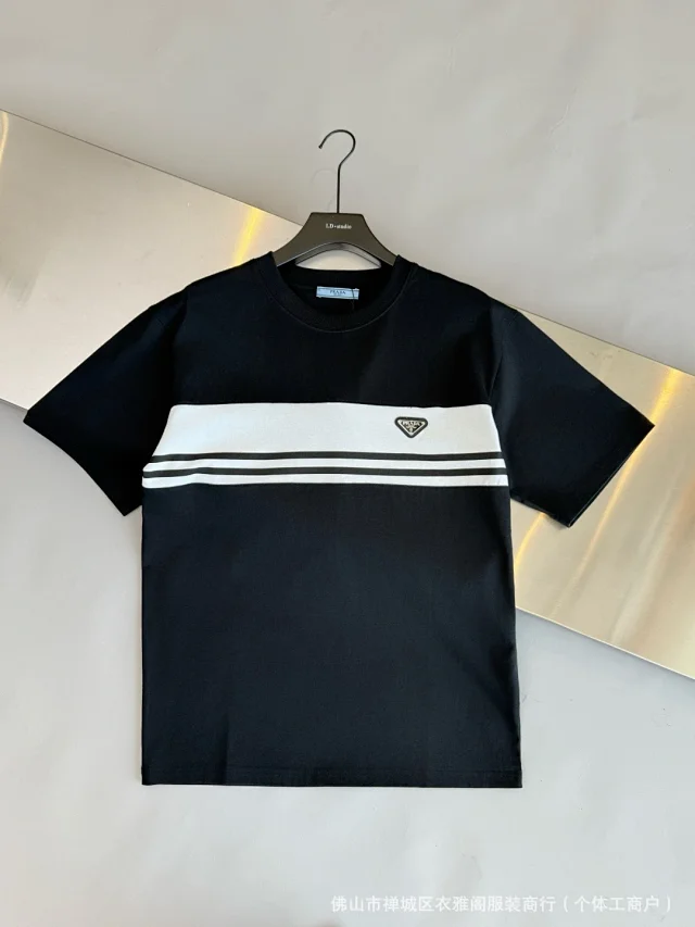 Prada T-Shirts Short-Sleeve Crewneck Logo T-Shirt product detail image 8