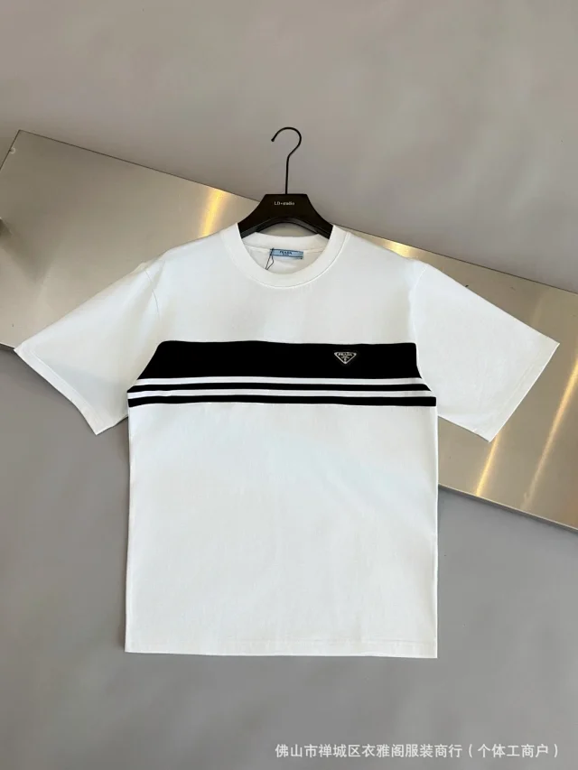 Prada T-Shirts Short-Sleeve Crewneck Logo T-Shirt product detail image 9