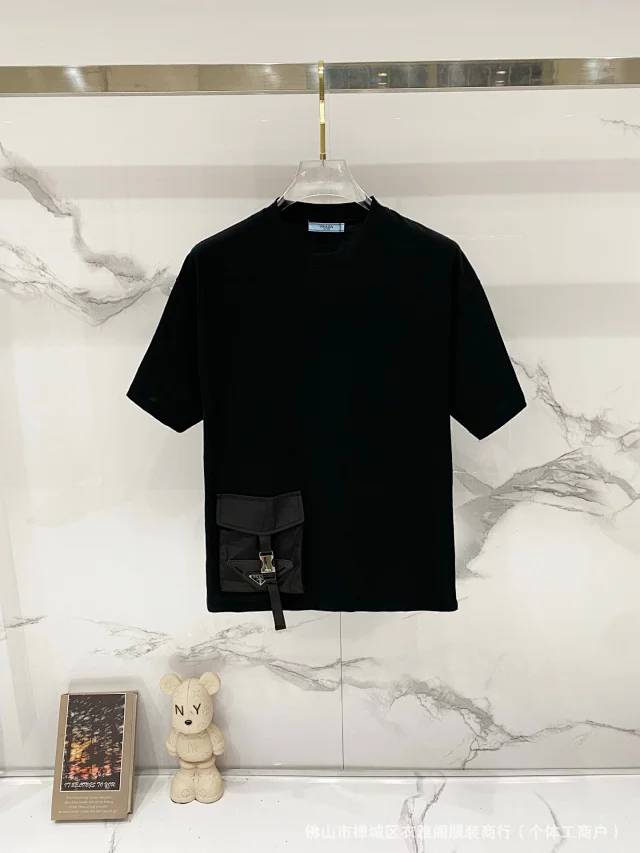 Prada T-Shirts Short-Sleeve Crewneck Logo T-Shirt product detail image 22