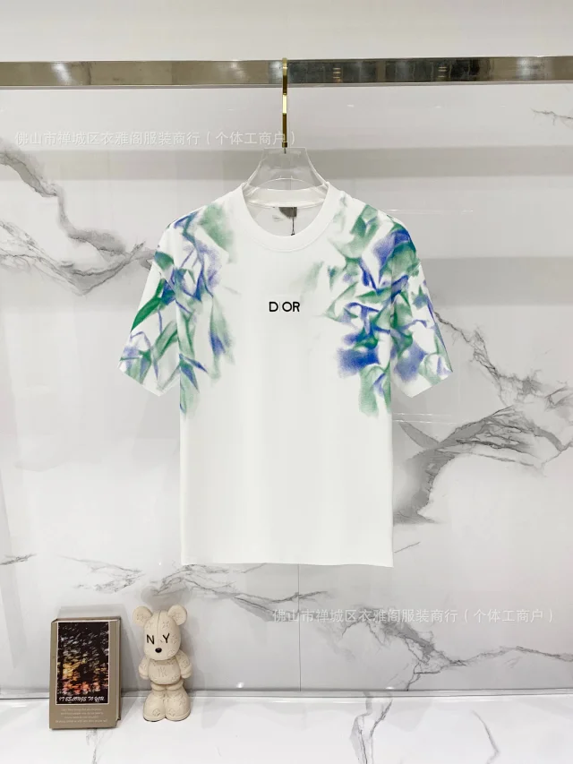 Dior T-Shirts Logo Graphic product detail image 3