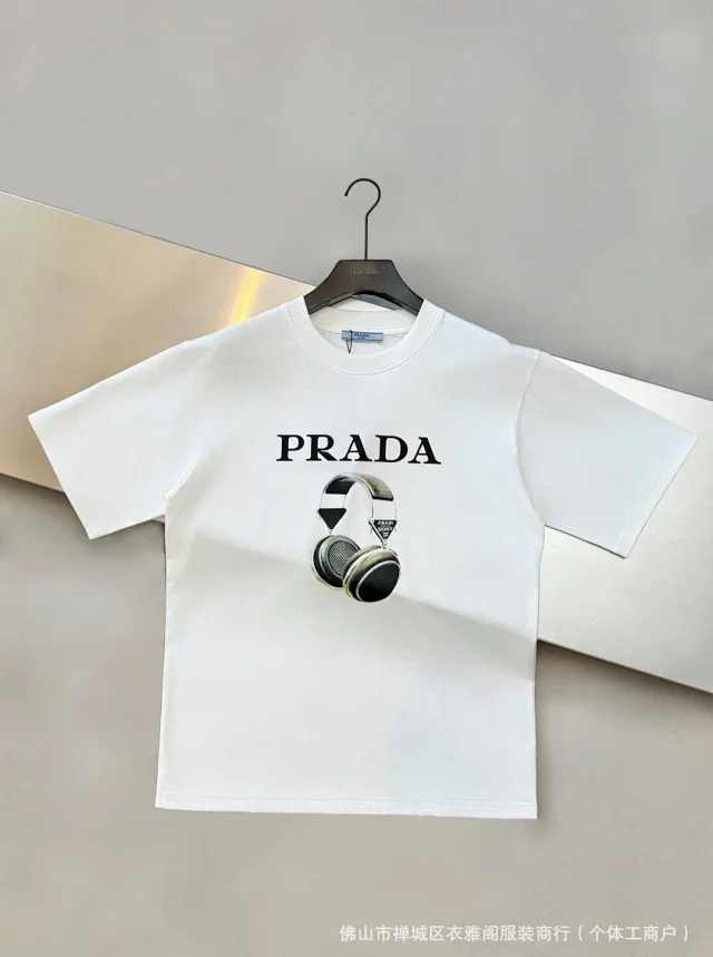 Prada T-Shirts Short-Sleeve Crewneck Logo T-Shirt product detail image 15