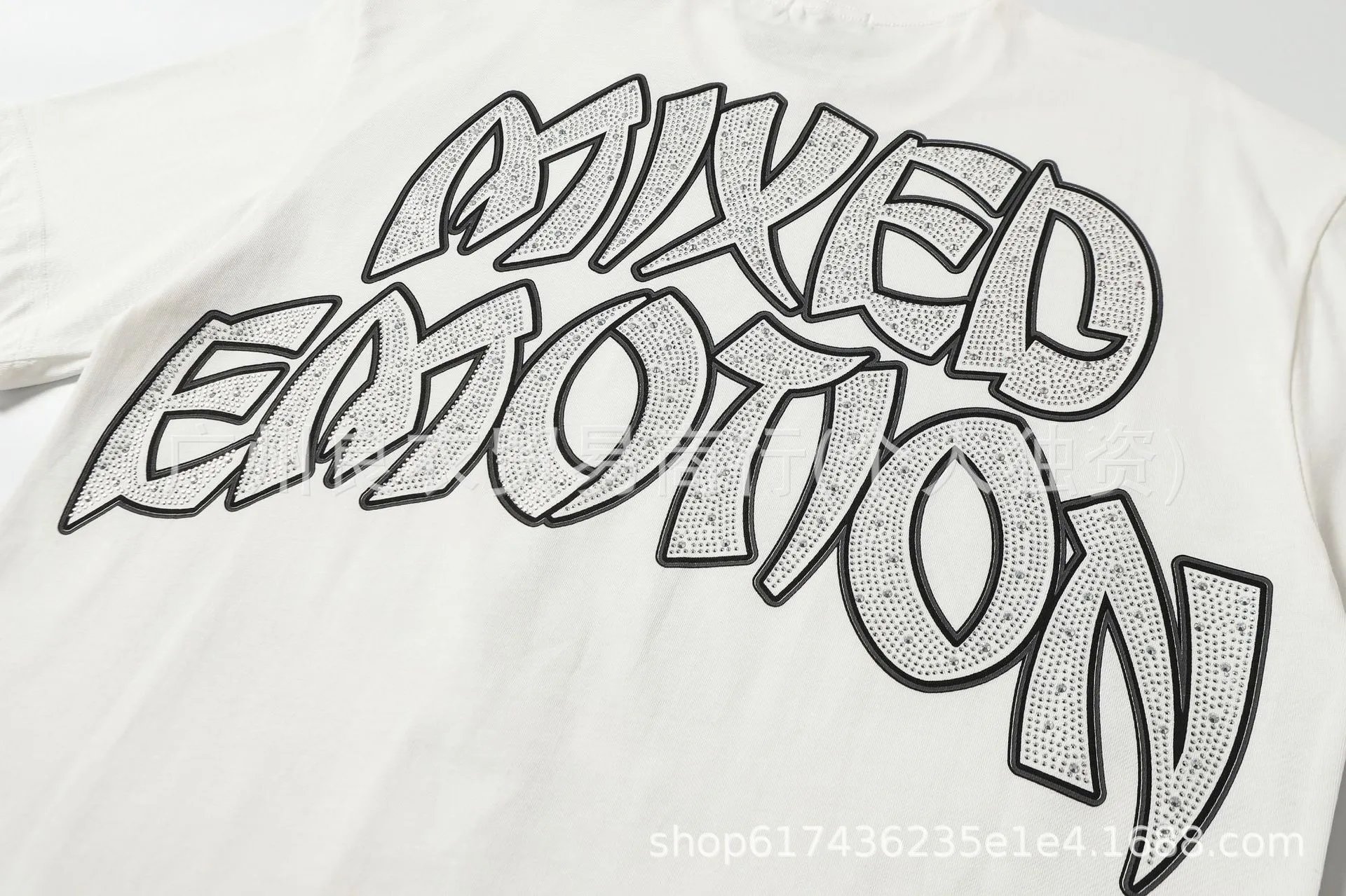 Design Mixed Emotion Alien Beach Print Beige T-Shirt T-Shirts - 26
